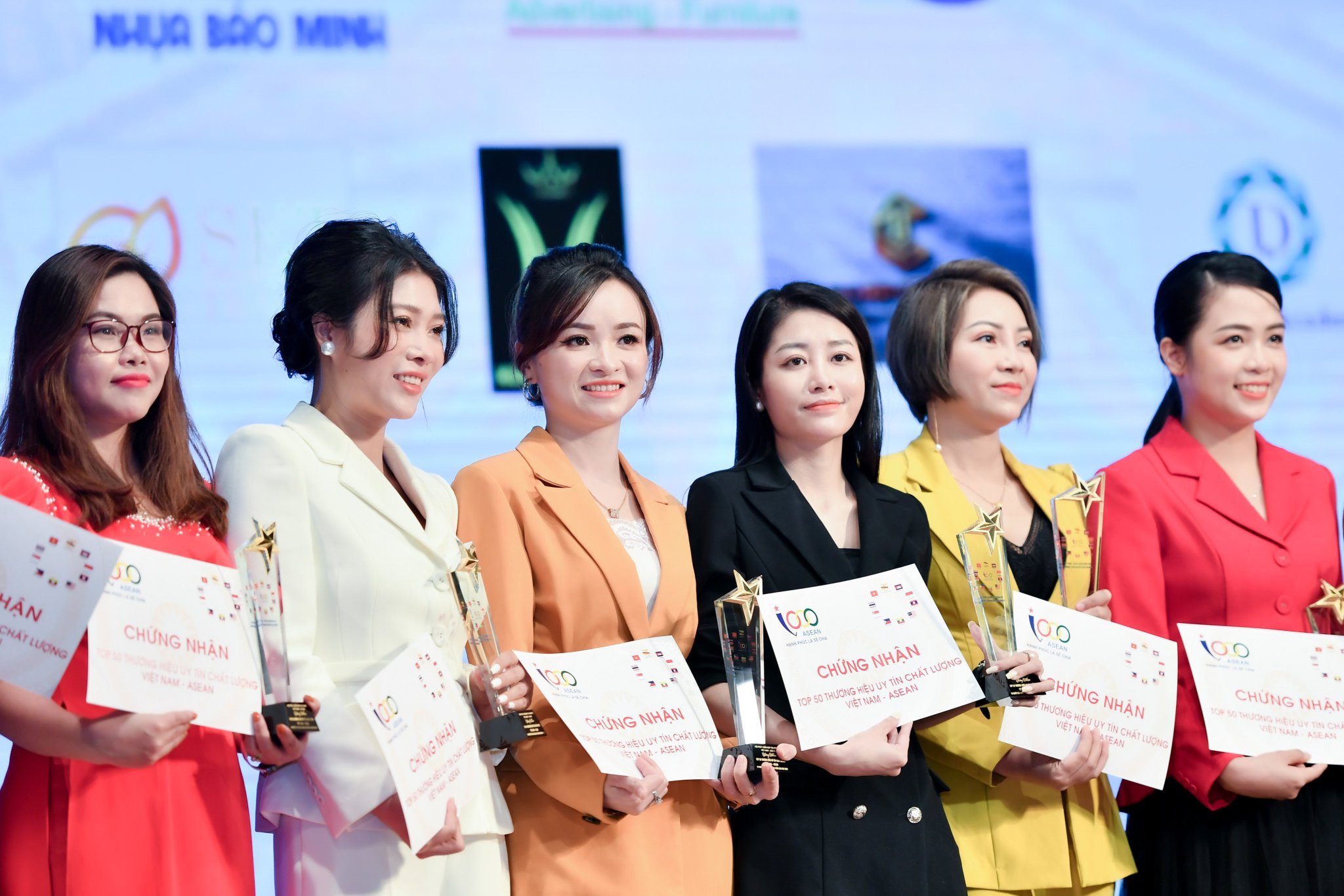 Sự Thay Đổi Của Người Phụ Nữ: Hành Trình Trở Thành Phiên Bản Mạnh Mẽ, Tự Do Và Hạnh Phúc Hơn